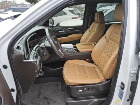 Used 2022 Cadillac Escalade ESV Premium Luxury AWD/4WD image 10