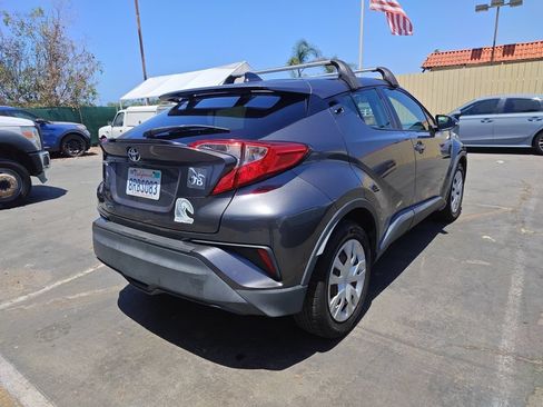 Used 2020 Toyota C-HR LE FWD image 3