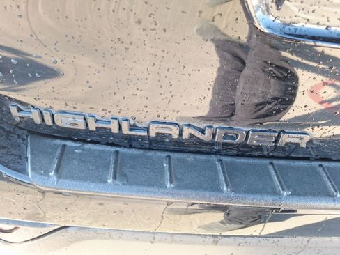 Used 2024 Toyota Highlander LE image 13