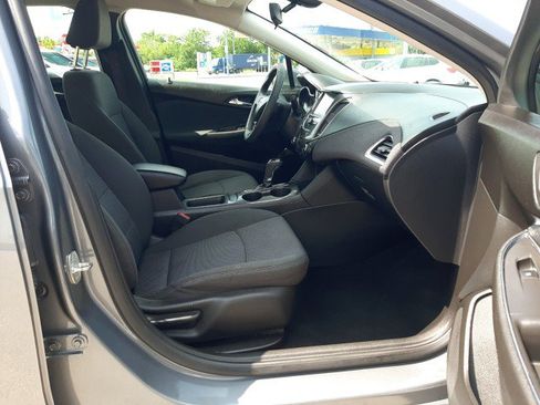 Used 2018 Chevrolet Cruze LT w/ Convenience Package FWD image 34