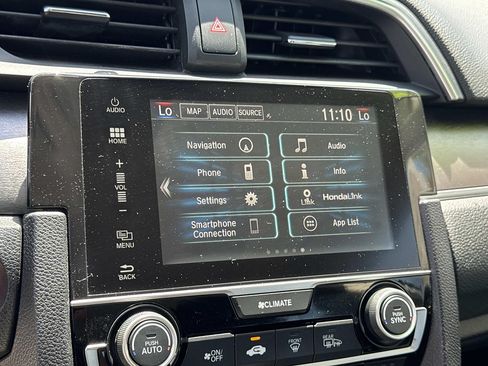 Used 2018 Honda Civic Touring image 9