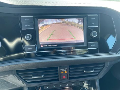 Certified 2024 Volkswagen Jetta SE FWD image 23