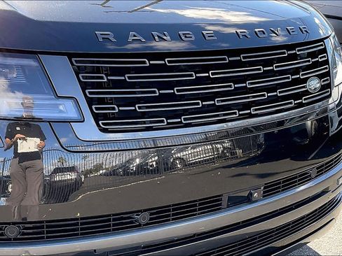 Used 2023 Land Rover Range Rover Long Wheelbase SE image 32