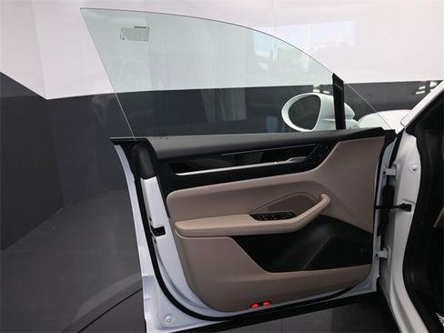 Used 2025 Porsche Macan Electric image 6