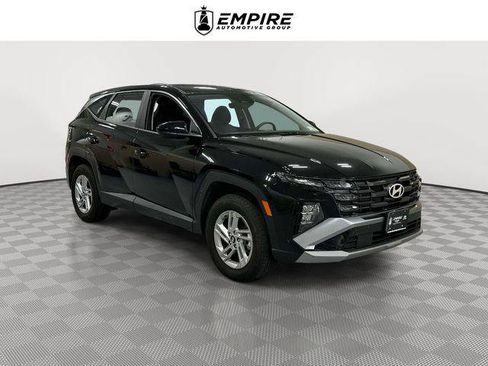 Certified 2025 Hyundai Tucson SE AWD/4WD image 1