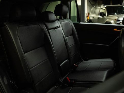 Used 2019 Volkswagen Tiguan SE image 11