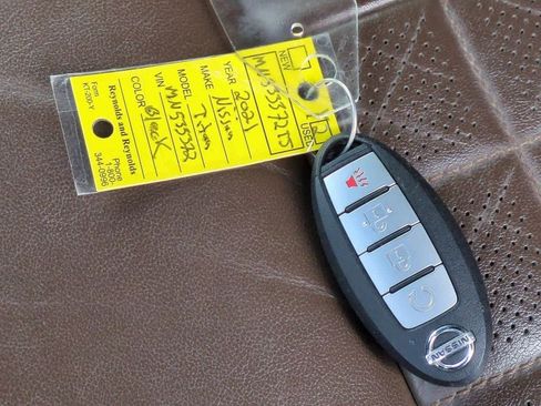 Used 2021 Nissan Titan Platinum Reserve w/ Moonroof Package image 36