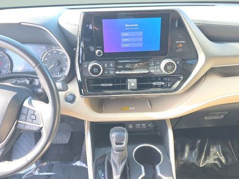Used 2023 Toyota Highlander XLE image 23