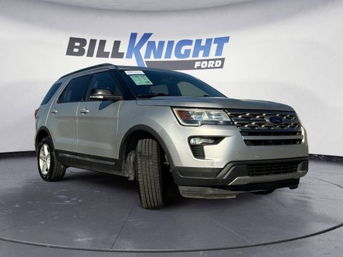 Used 2018 Ford Explorer XLT w/ Equipment Group 202A image 7