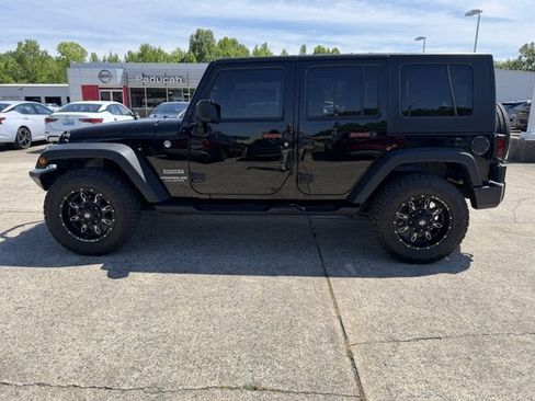 Used 2017 Jeep Wrangler Unlimited Sport AWD/4WD image 6