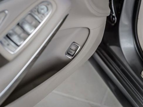 Used 2017 Mercedes-Benz S 550 4MATIC Sedan image 53