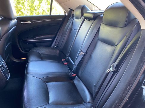 Used 2019 Chrysler 300 Limited AWD/4WD image 39