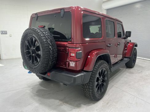 Used 2022 Jeep Wrangler Unlimited Sahara w/ Cold Weather Group AWD/4WD image 8