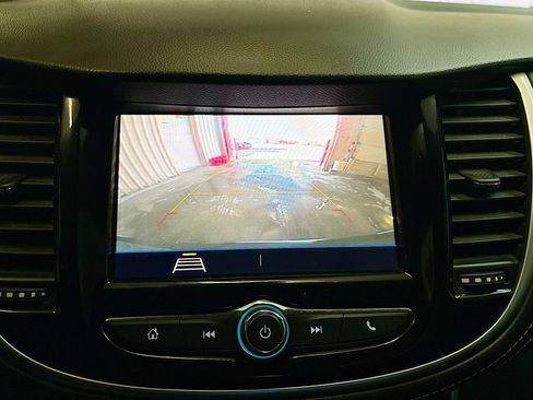Used 2020 Chevrolet Trax LT w/ LT Convenience Package AWD/4WD image 13