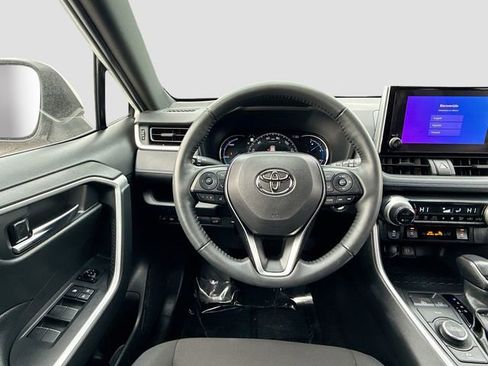 Used 2023 Toyota RAV4 SE image 11