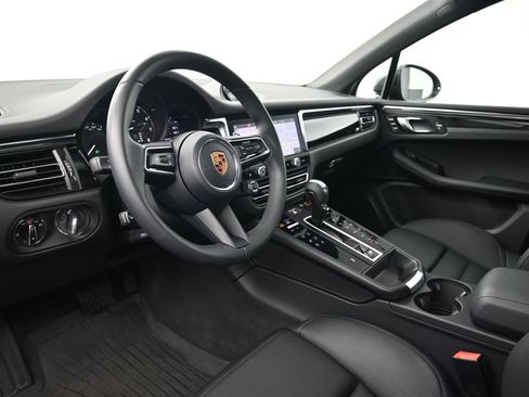Used 2026 Porsche Macan AWD/4WD image 4