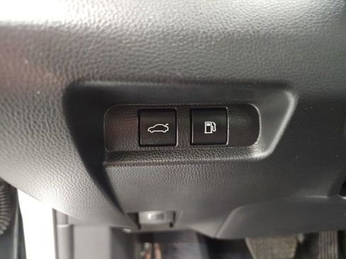Used 2025 Toyota Crown AWD/4WD image 18