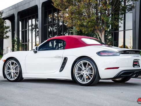 Used 2017 Porsche 718 Boxster image 34