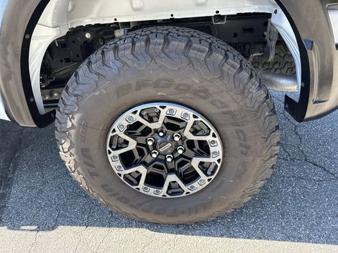 Used 2025 Ford F150 Raptor w/ Equipment Group 803A Raptor R AWD/4WD image 18