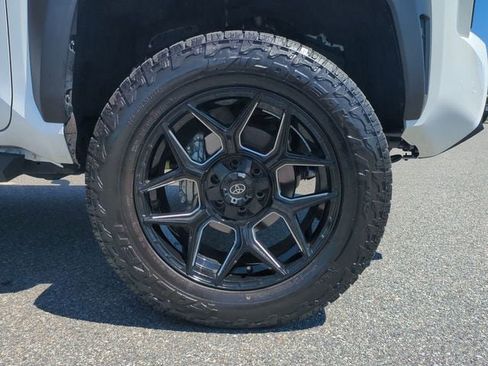 Used 2024 Toyota Tacoma TRD Off-Road w/ TRD Off Road Upgrade Package AWD/4WD image 11