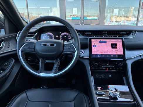 New 2025 Jeep Grand Cherokee Limited image 13