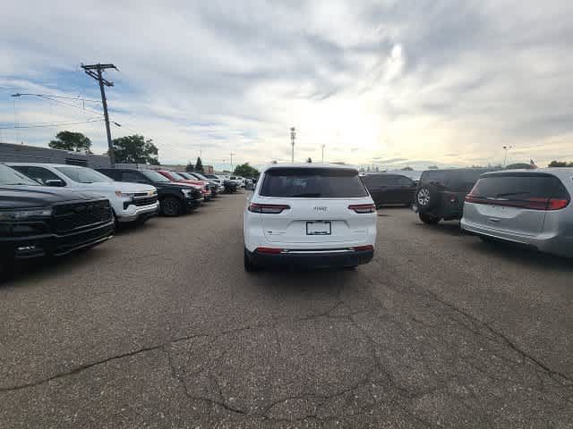 Used 2023 Jeep Grand Cherokee L Laredo AWD/4WD image 18