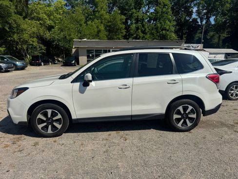 Used 2017 Subaru Forester 2.5i Limited AWD/4WD image 3