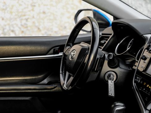 Used 2019 Toyota Camry SE image 17