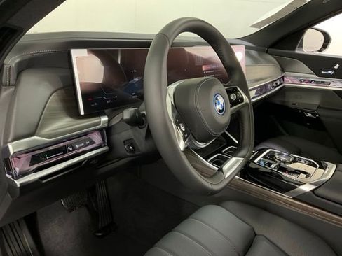Used 2024 BMW i7 xDrive60 AWD/4WD image 22