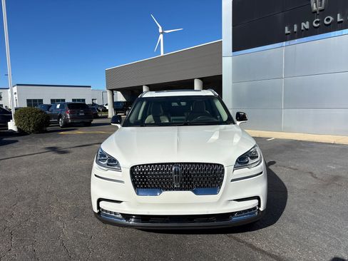 Certified 2022 Lincoln Aviator Reserve w/ Equipment Group 201A image 2