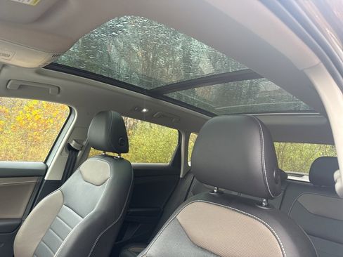 Used 2022 Volkswagen Taos SEL image 18