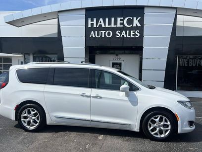 Used 2017 Chrysler Pacifica Touring-L Plus w/ Tire & Wheel Group
