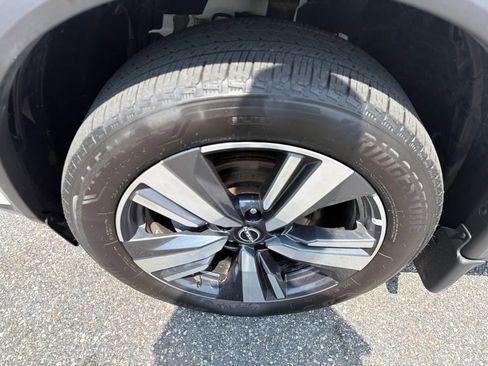 Used 2023 Nissan Rogue SL AWD/4WD image 13