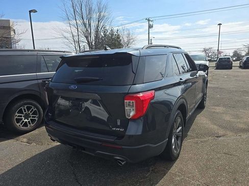 Used 2022 Ford Explorer XLT w/ Equipment Group 202A image 10