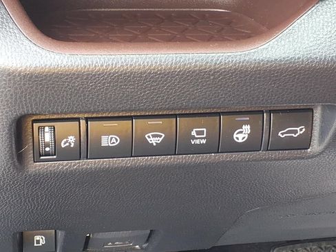 Used 2019 Toyota RAV4 Limited AWD/4WD image 5