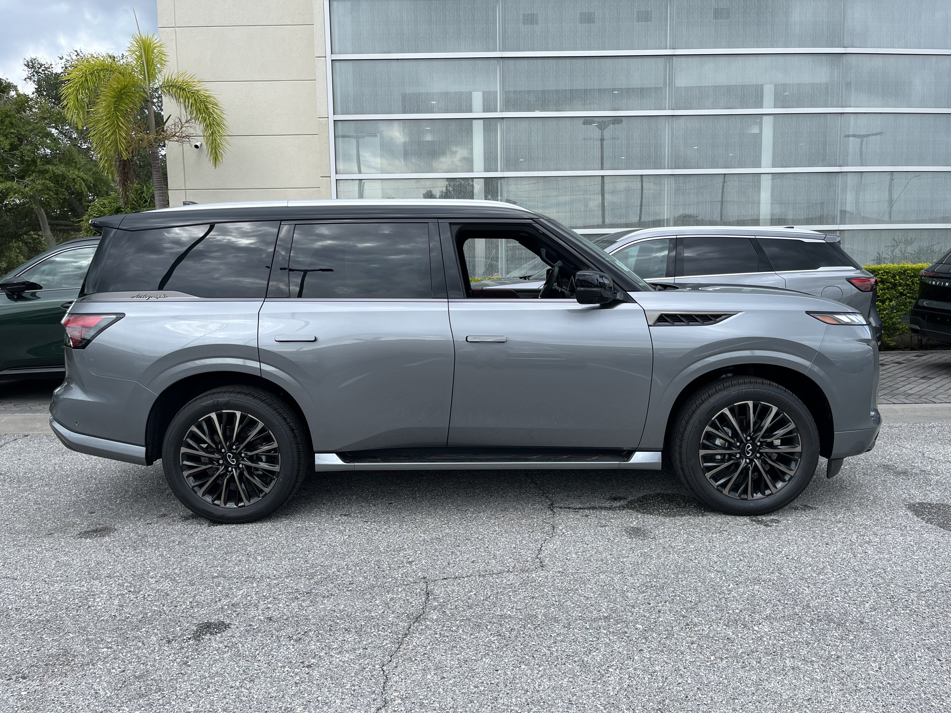 New 2027 INFINITI QX80 Autograph w/ Premium Cargo Package AWD/4WD image 6