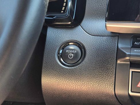 Used 2025 Toyota Camry SE FWD image 31