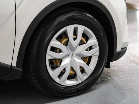 Used 2020 Toyota C-HR LE FWD image 51