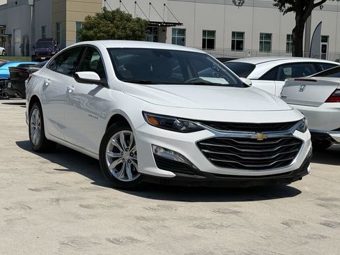 Used 2025 Chevrolet Malibu LT FWD image 2