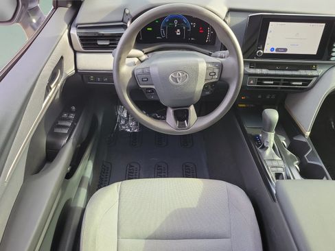 Used 2025 Toyota Camry LE FWD image 9