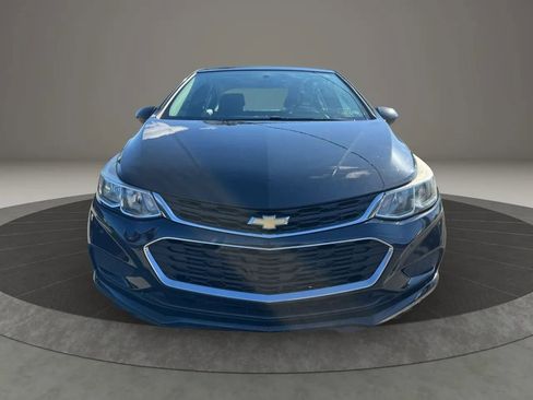 Used 2018 Chevrolet Cruze LS FWD image 2
