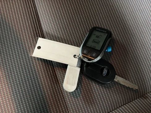 Used 2012 Ford Taurus SEL FWD image 23