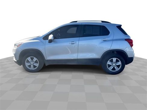 Used 2022 Chevrolet Trax LT w/ LT Convenience Package image 5