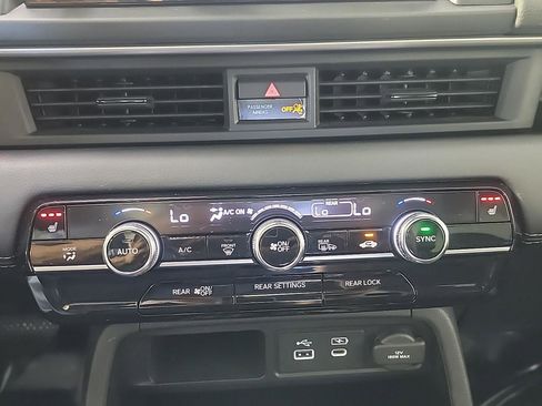 Certified 2023 Honda Pilot Touring image 33