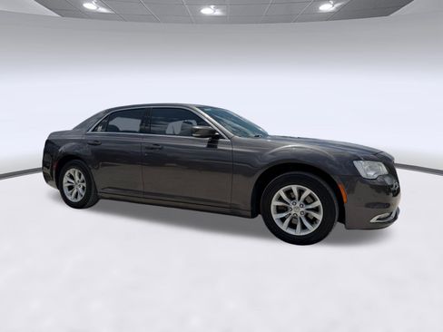 Used 2015 Chrysler 300 Limited w/ 300 Premium Group RWD image 4