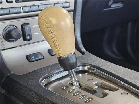 Used 2005 Ford Thunderbird image 9