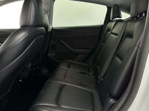 Used 2022 Tesla Model Y Long Range image 23