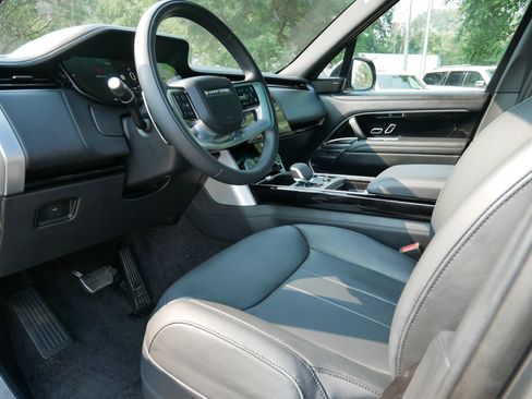 Used 2023 Land Rover Range Rover SE image 13