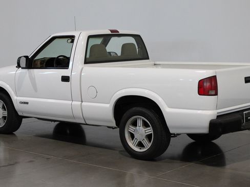 Used 1998 Chevrolet S10 Pickup 2WD Regular Cab image 28