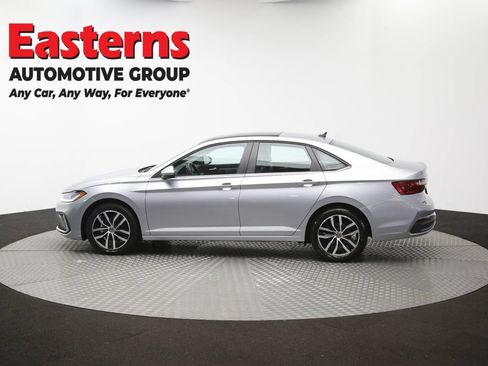 Used 2025 Volkswagen Jetta SE FWD image 59